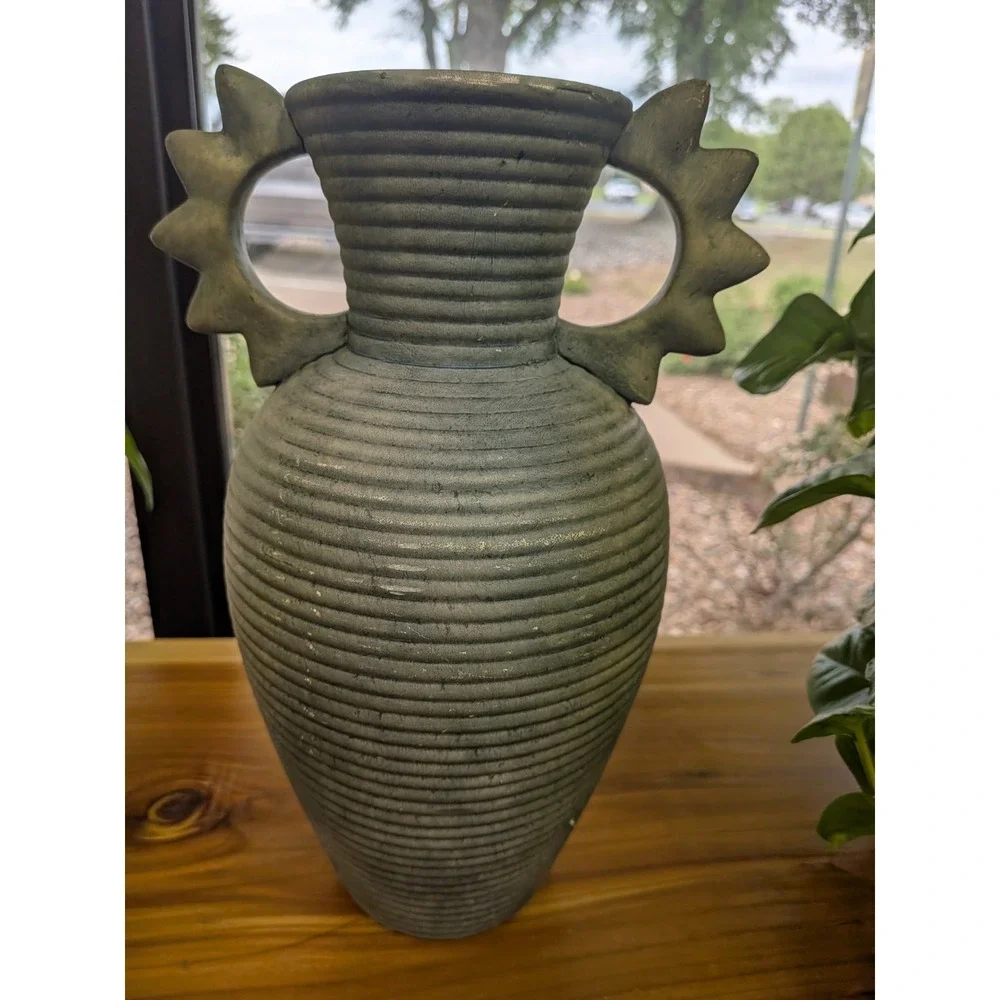 Anthropologie thara vase